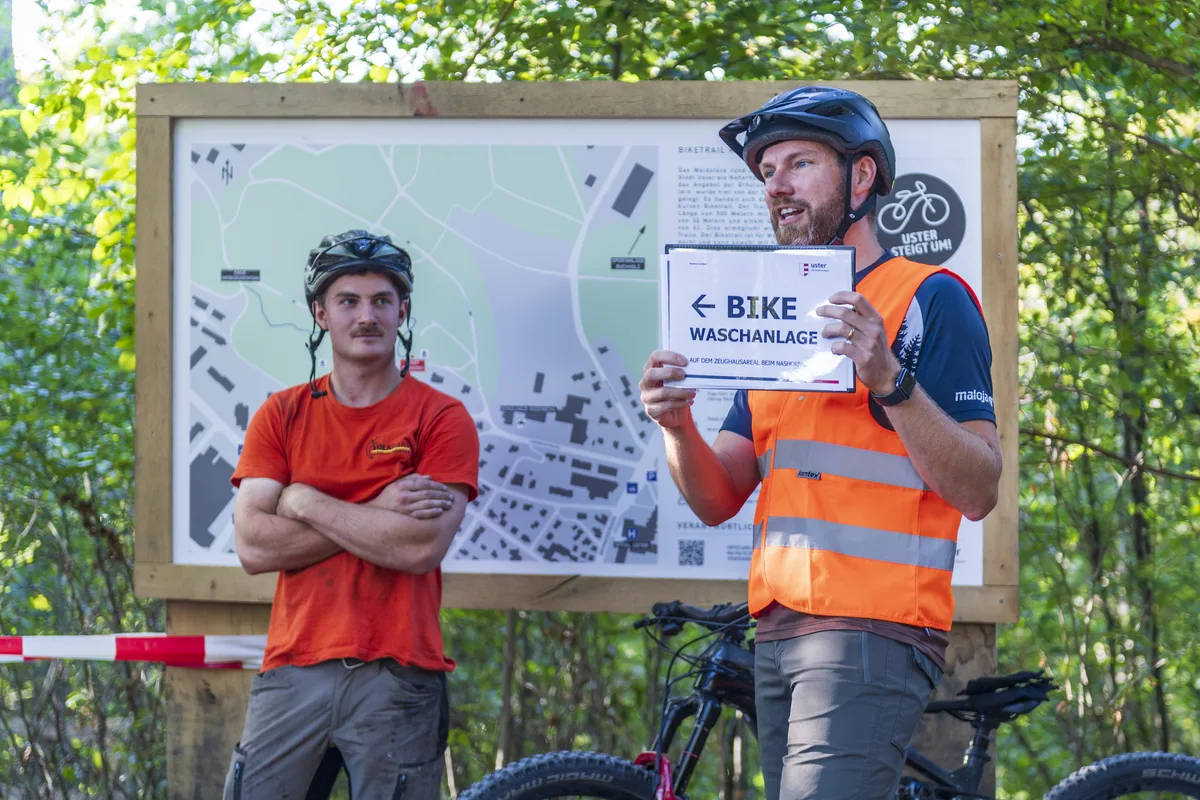 In Uster wurde der erste Biketrail im Hasenbüel-Wald offiziell eröffnet.